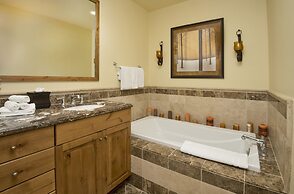 Beaver Creek Landing A404 3 Bedroom Condo by RedAwning