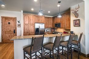 Beaver Creek Landing A404 3 Bedroom Condo by RedAwning