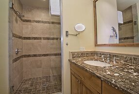 Beaver Creek Landing A404 3 Bedroom Condo by RedAwning