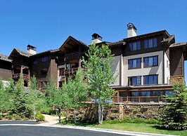 Beaver Creek Landing A404 3 Bedroom Condo by RedAwning