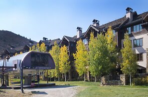 Beaver Creek Landing A404 3 Bedroom Condo by RedAwning