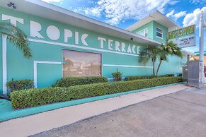Tropic Terrace #54 - Beachfront Rental 1 Bedroom Condo by Redawning
