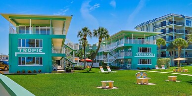 Tropic Terrace #41 - Beachfront Rental 2 Bedroom Apts by RedAwning