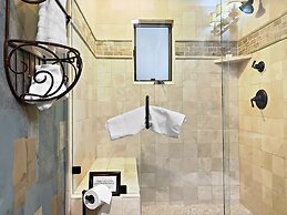 Brekke's Basecamp 3 Bedroom Home by RedAwning