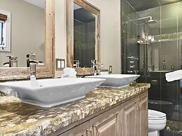 Brekke's Basecamp 3 Bedroom Home by RedAwning