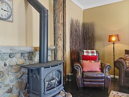 Brekke's Basecamp 3 Bedroom Home by RedAwning