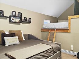 Brekke's Basecamp 3 Bedroom Home by RedAwning