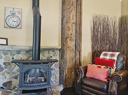 Brekke's Basecamp 3 Bedroom Home by RedAwning