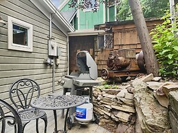 Brekke's Basecamp 3 Bedroom Home by RedAwning