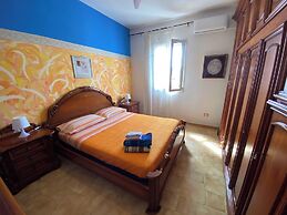 Apartment - Sleeps 5, Free Parking & Pet Friendl