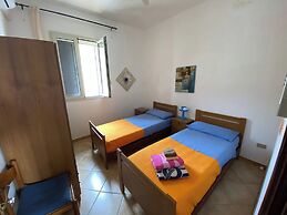 Apartment - Sleeps 5, Free Parking & Pet Friendl