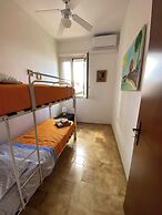 Apartment - Sleeps 5, Free Parking & Pet Friendl