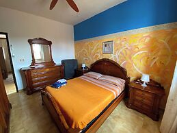 Apartment - Sleeps 5, Free Parking & Pet Friendl