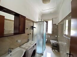 Apartment - Sleeps 5, Free Parking & Pet Friendl