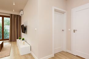 Apartments Warsaw Magazynowa by Renters