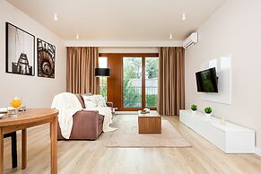 Apartments Warsaw Magazynowa by Renters
