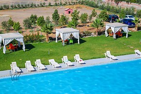 Very Nice Apartment With Pool and Garden