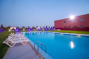 Very Nice Apartment With Pool and Garden