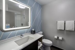 Avid Hotels Milwaukee West Waukesha by IHG