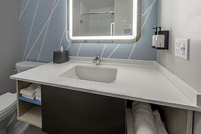 Avid Hotels Milwaukee West Waukesha by IHG