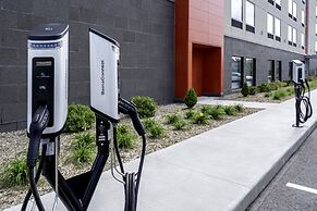 Avid Hotels Milwaukee West Waukesha by IHG