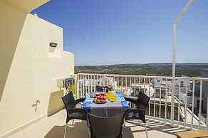 Summer Breeze with Panoramic terrace by Getaways Malta