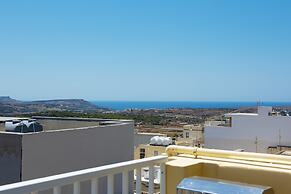 Summer Breeze with Panoramic terrace by Getaways Malta