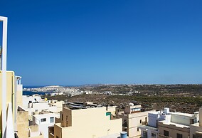 Summer Breeze with Panoramic terrace by Getaways Malta
