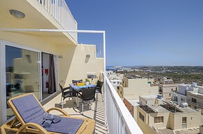 Summer Breeze with Panoramic terrace by Getaways Malta