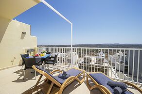 Summer Breeze with Panoramic terrace by Getaways Malta