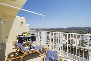Summer Breeze with Panoramic terrace by Getaways Malta