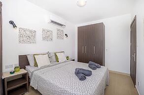 Summer Breeze with Panoramic terrace by Getaways Malta