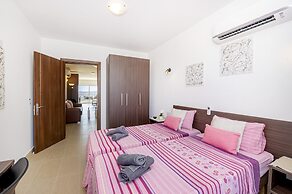 Summer Breeze with Panoramic terrace by Getaways Malta