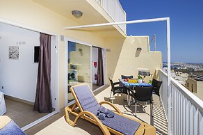 Summer Breeze with Panoramic terrace by Getaways Malta