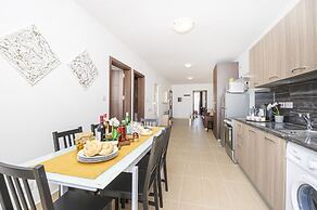 Summer Breeze with Panoramic terrace by Getaways Malta