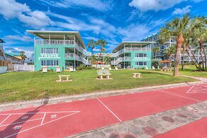 Tropic Terrace #21 - Beachfront Rental Studio Bedroom Apts by RedAwnin