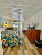 Geneva Hotel & Tiki Bar