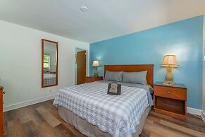 Geneva Hotel & Tiki Bar