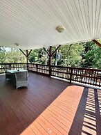 Geneva Hotel & Tiki Bar