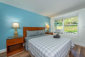 Geneva Hotel & Tiki Bar