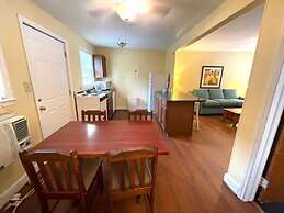 Geneva Hotel & Tiki Bar