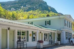 Geneva Hotel & Tiki Bar