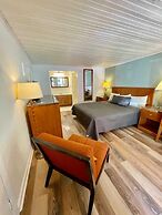 Geneva Hotel & Tiki Bar