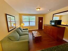 Geneva Hotel & Tiki Bar