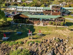 Geneva Hotel & Tiki Bar