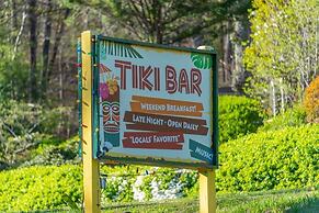 Geneva Hotel & Tiki Bar