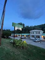 Geneva Hotel & Tiki Bar