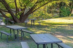 Geneva Hotel & Tiki Bar