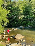 Geneva Hotel & Tiki Bar