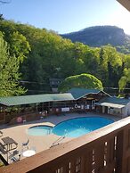 Geneva Hotel & Tiki Bar